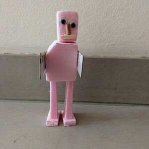 Eine Figur aus Styrodur und Karton erstellt.