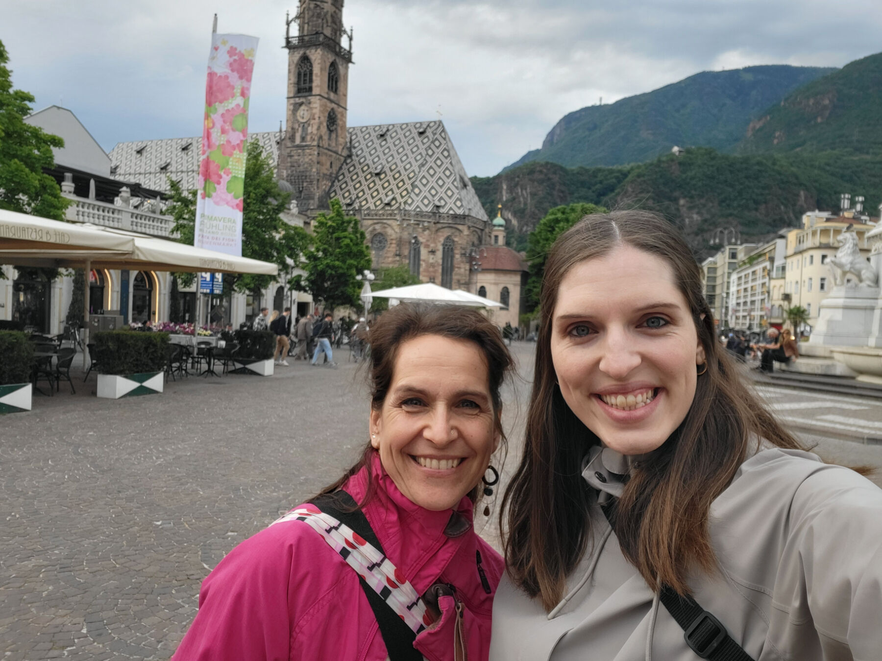 Selfie der beiden Lehrerinnen in Südtirol.