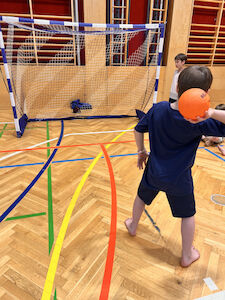 Bei der Handballstation konnte sogar die Wurfgeschwindigkeit ermittelt werden.
